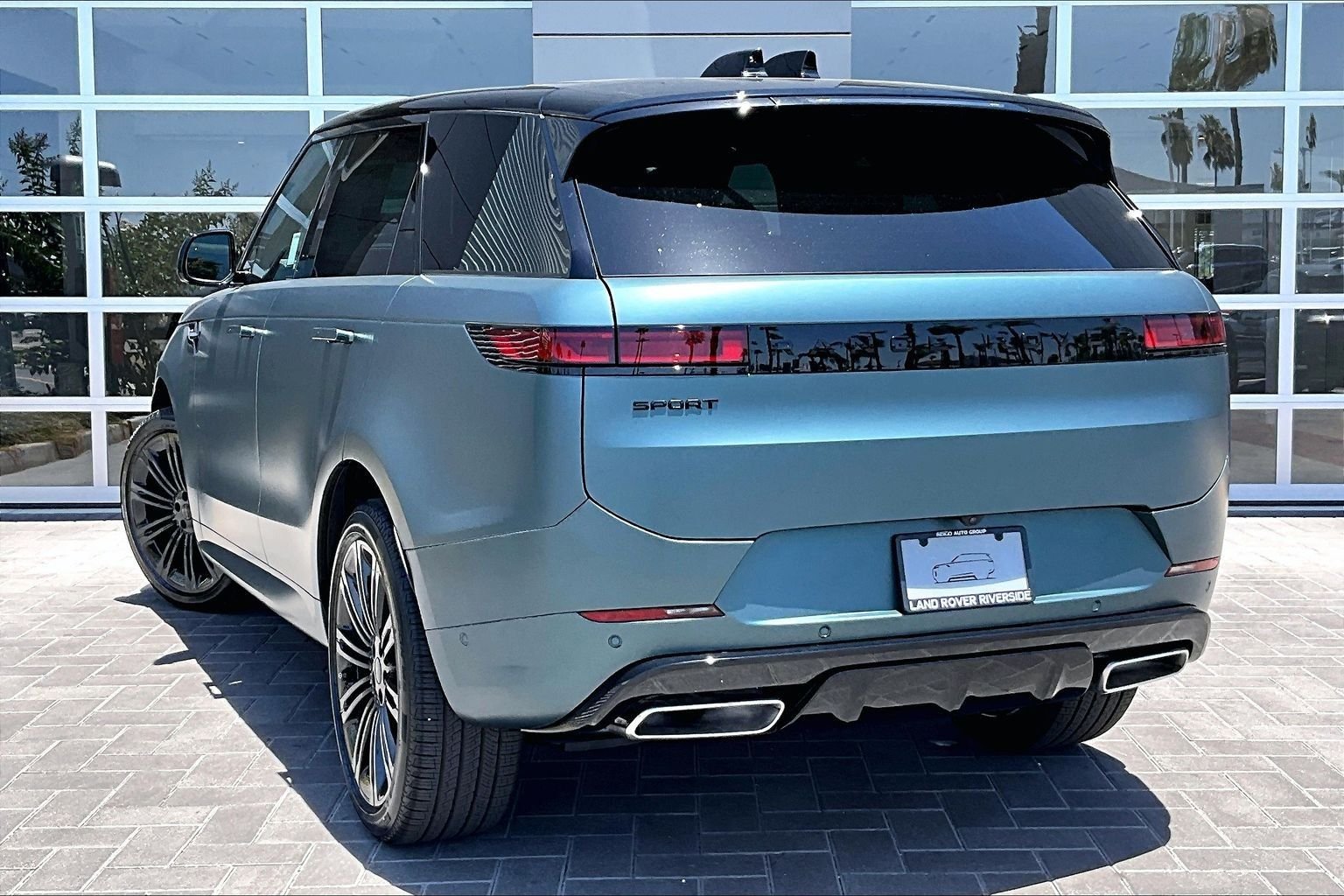 New 2026 Giola Green Land Rover Dynamic SE image 3