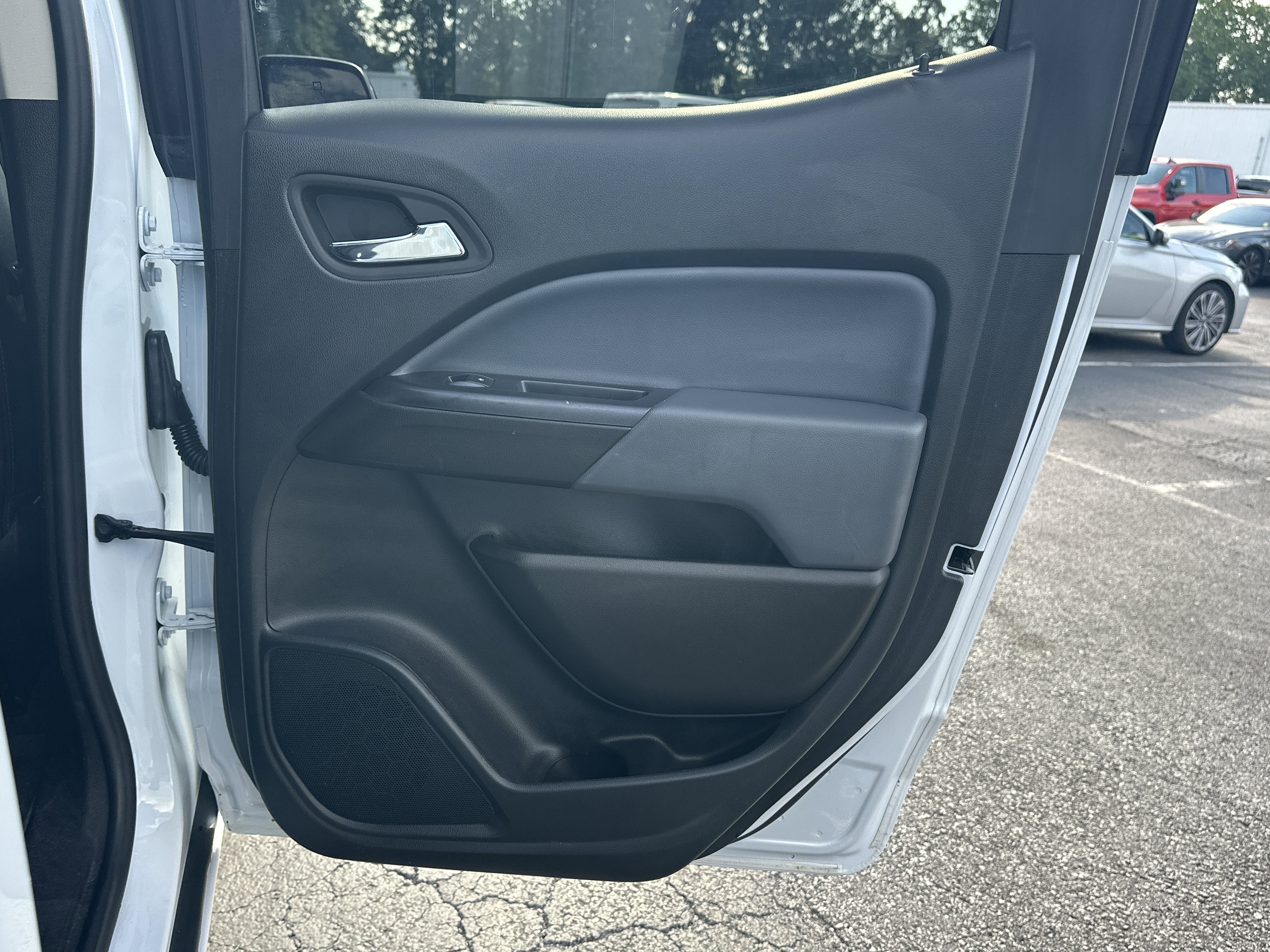 Used 2022 Summit White Chevrolet Z71 image 18