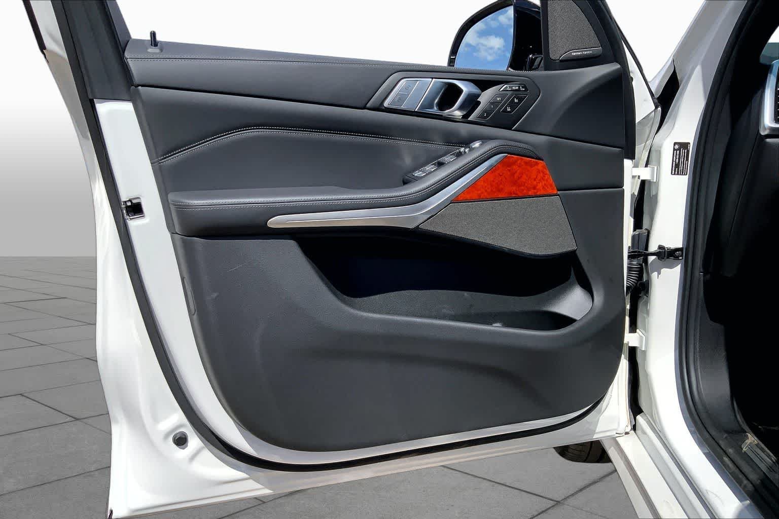 Used 2022 Mineral White Metallic BMW ALPINA XB7 image 21
