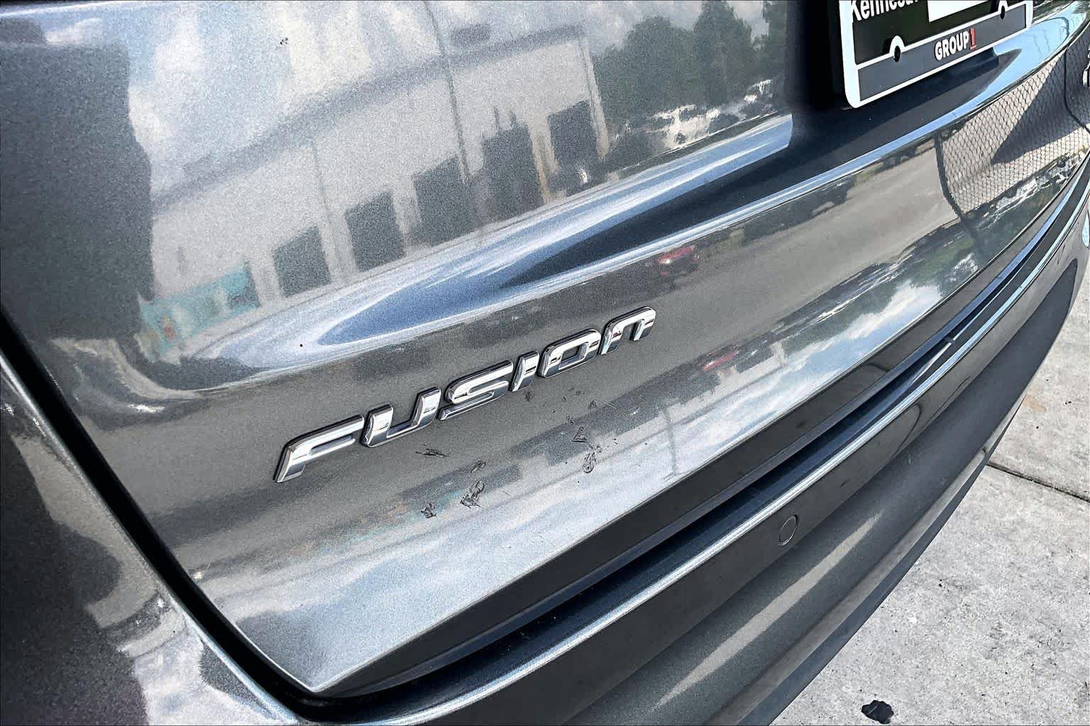 Used 2019 Magnetic Metallic Ford SE image 29