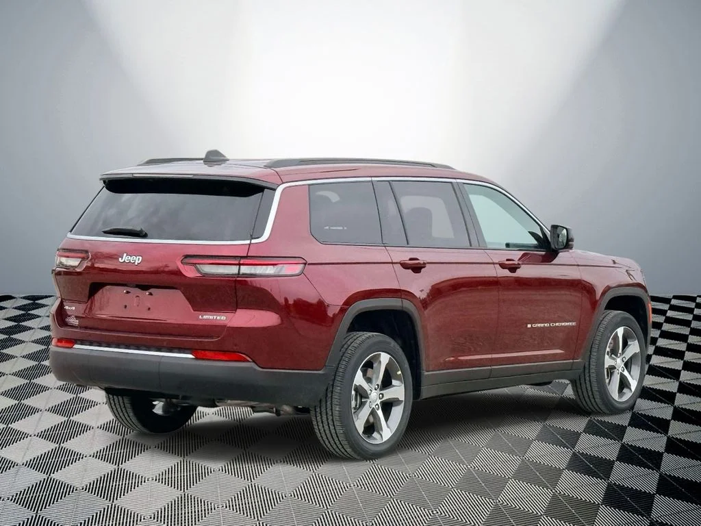 New 2026 Velvet Red Pearl-Coat Exterior Paint Jeep Limited image 6