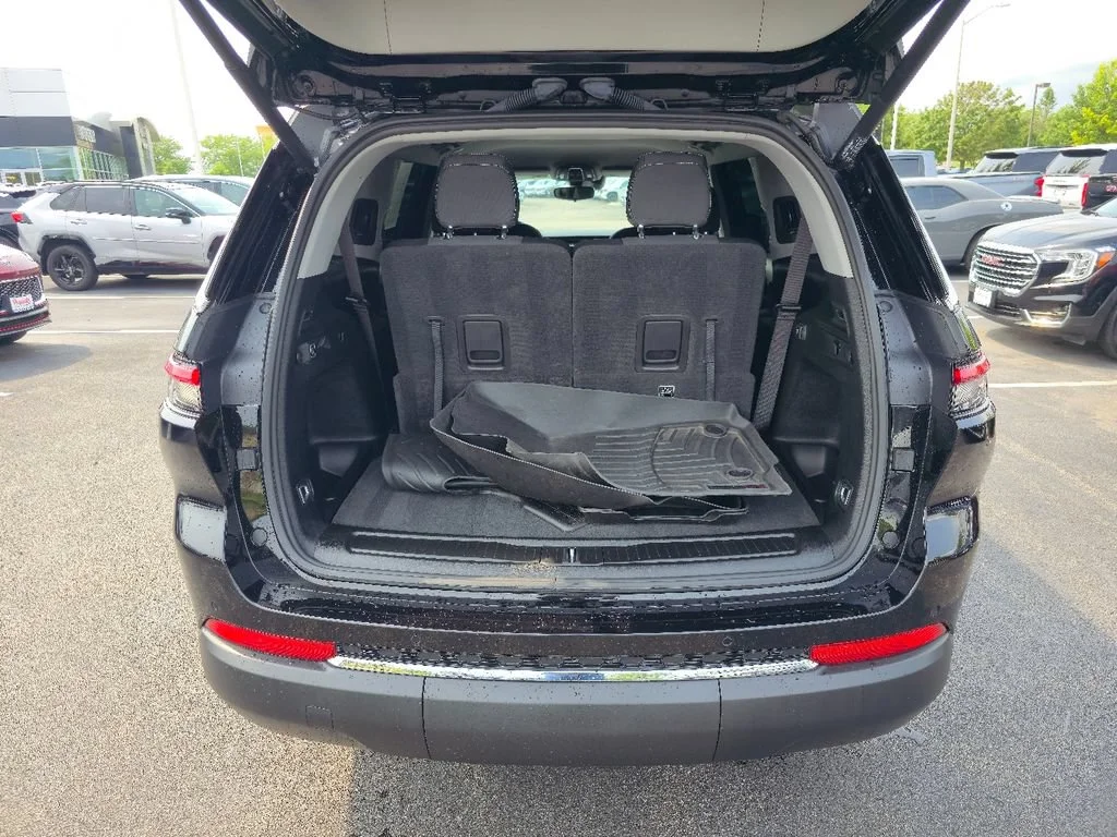 2022 Jeep Grand Cherokee L Laredo - Photo 25