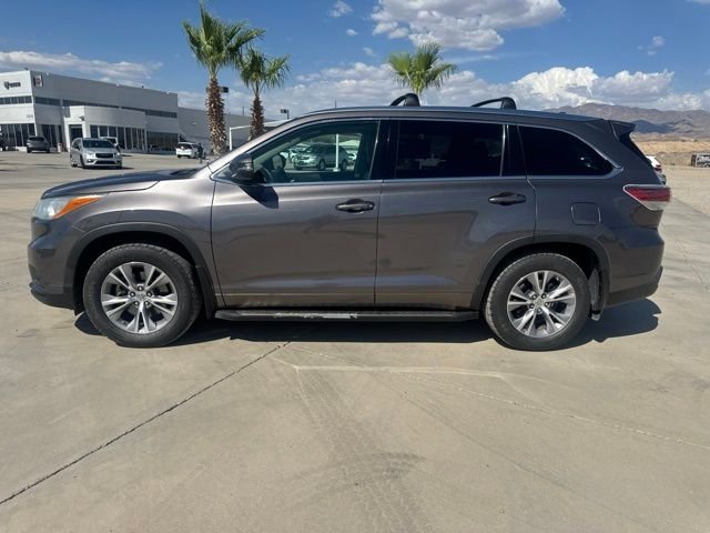 Used 2014 Toyota Highlander XLE with VIN 5TDJKRFH0ES045380 for sale in Lake Havasu City, AZ