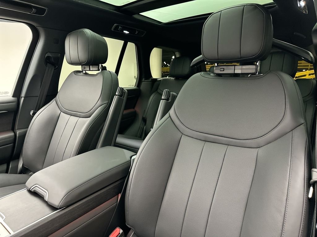 New 2026 Carpathian Grey Land Rover SE image 10