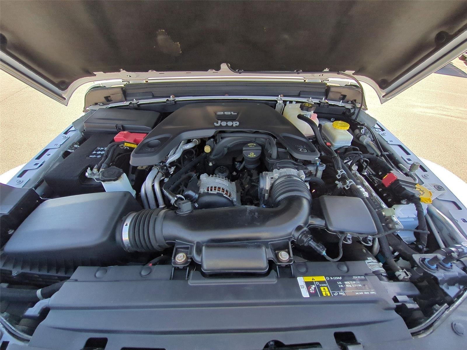 Used 2019 Bright White Clearcoat Jeep Sahara image 38