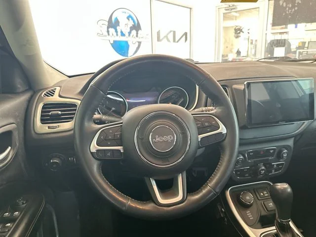 Used 2018 Silver Jeep Latitude image 13