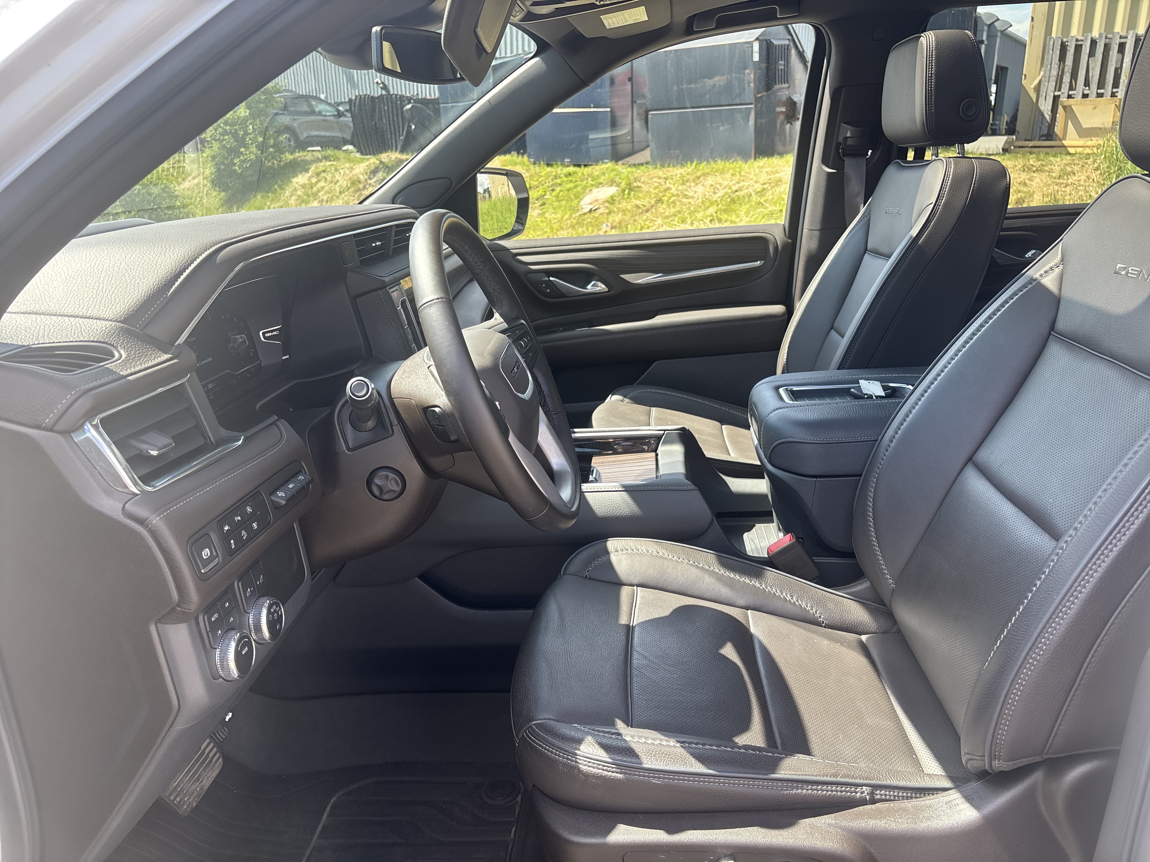 Used 2024 White Frost Tricoat GMC Denali image 10