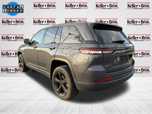Used 2023 Gray Jeep Altitude X image 5