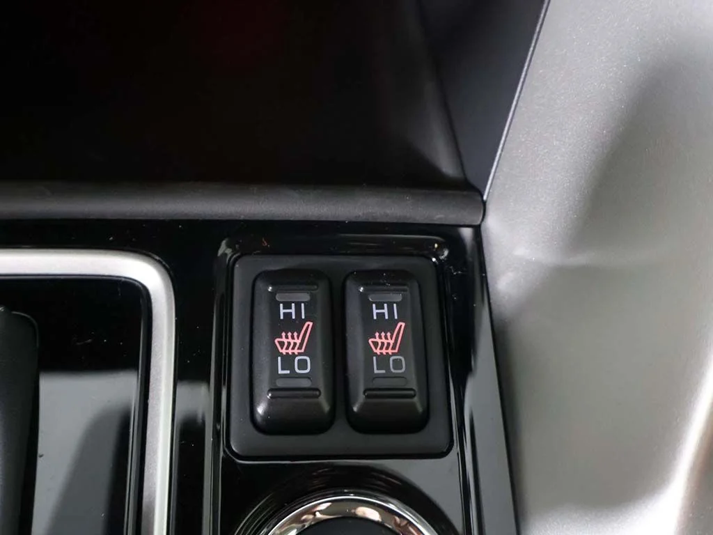 New 2026 White Mitsubishi SE image 45