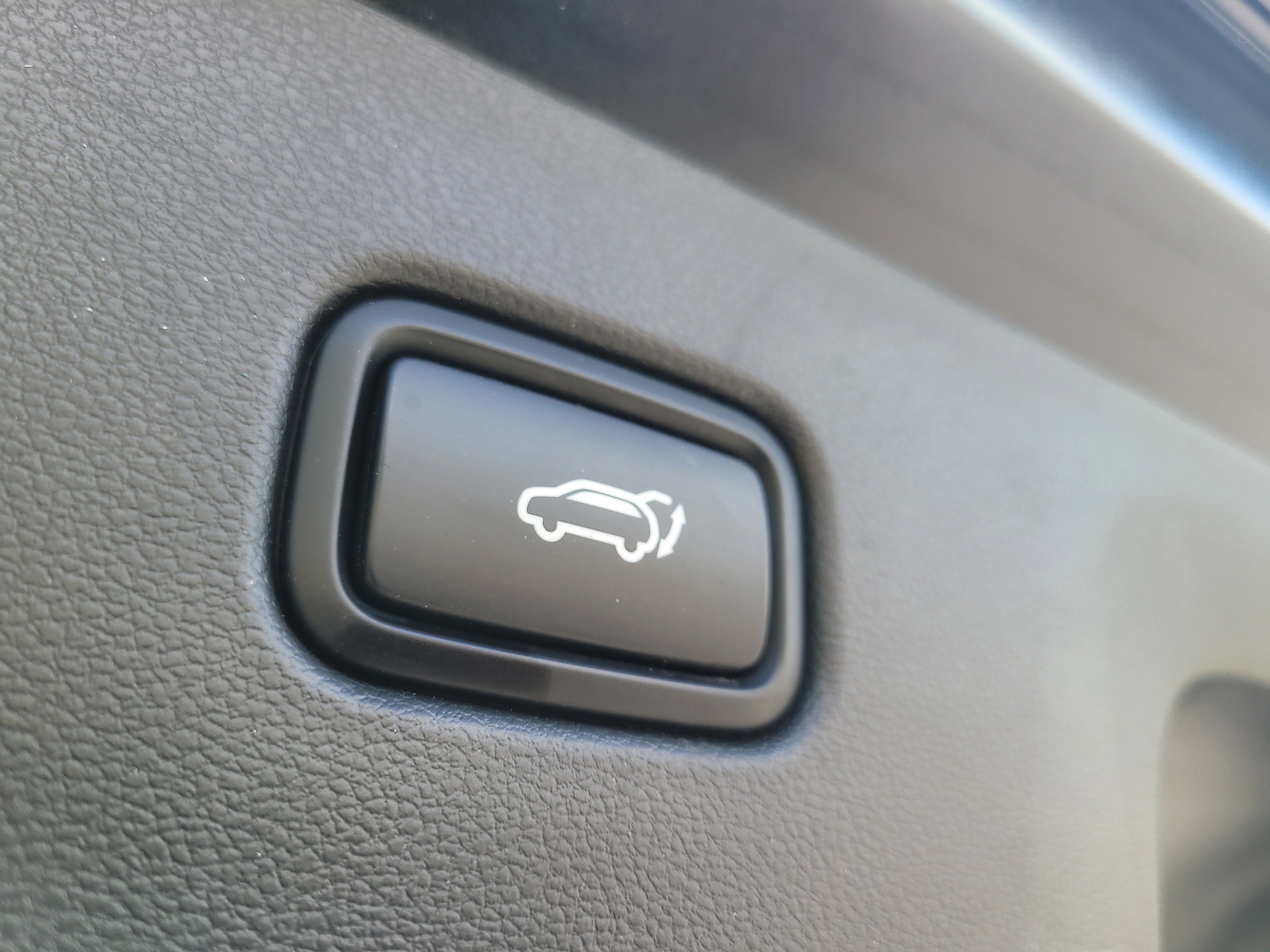 Used 2025 Phantom Black Hyundai SEL Convenience image 11