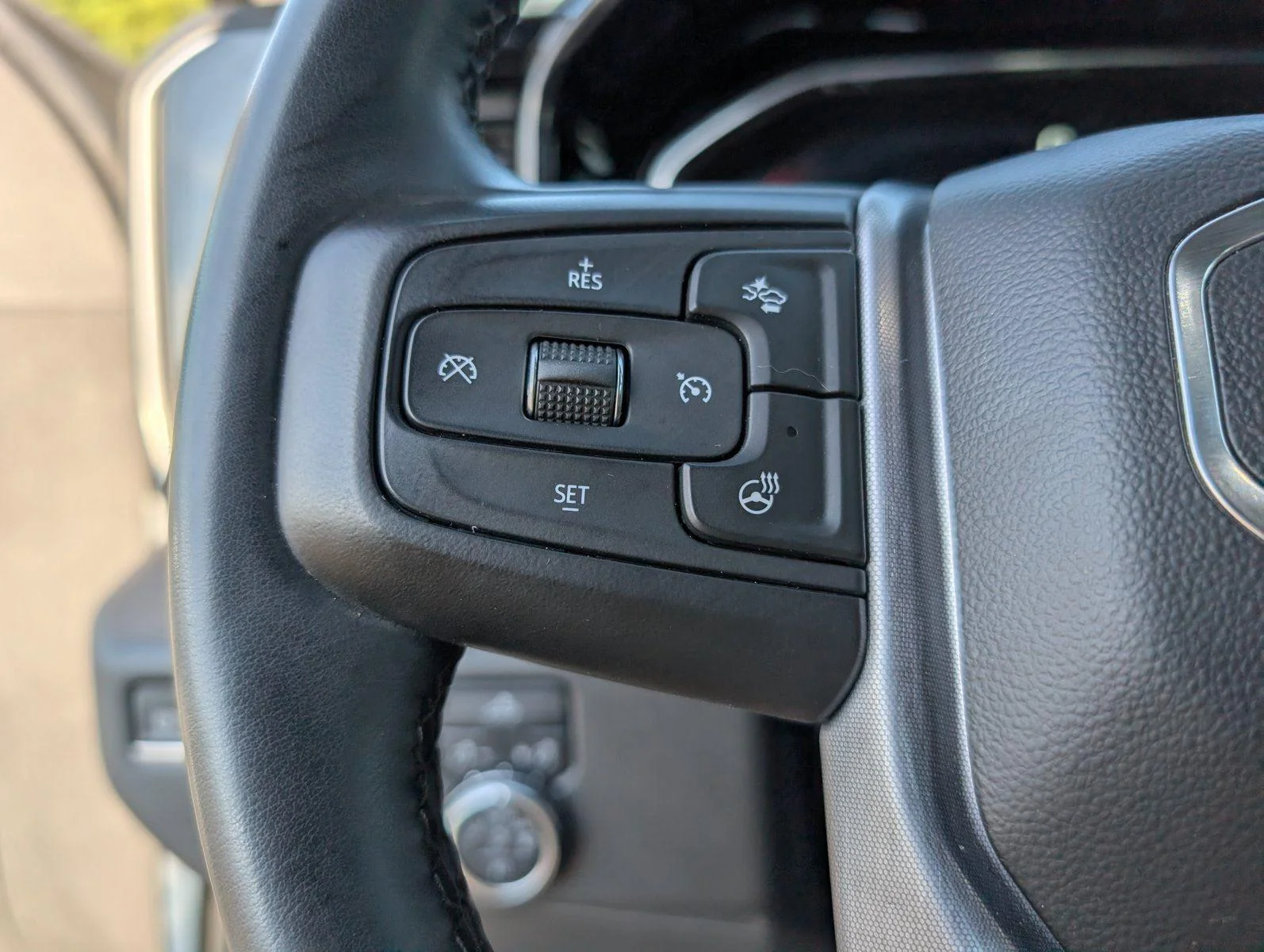 Used 2023 Summit White GMC Elevation image 27
