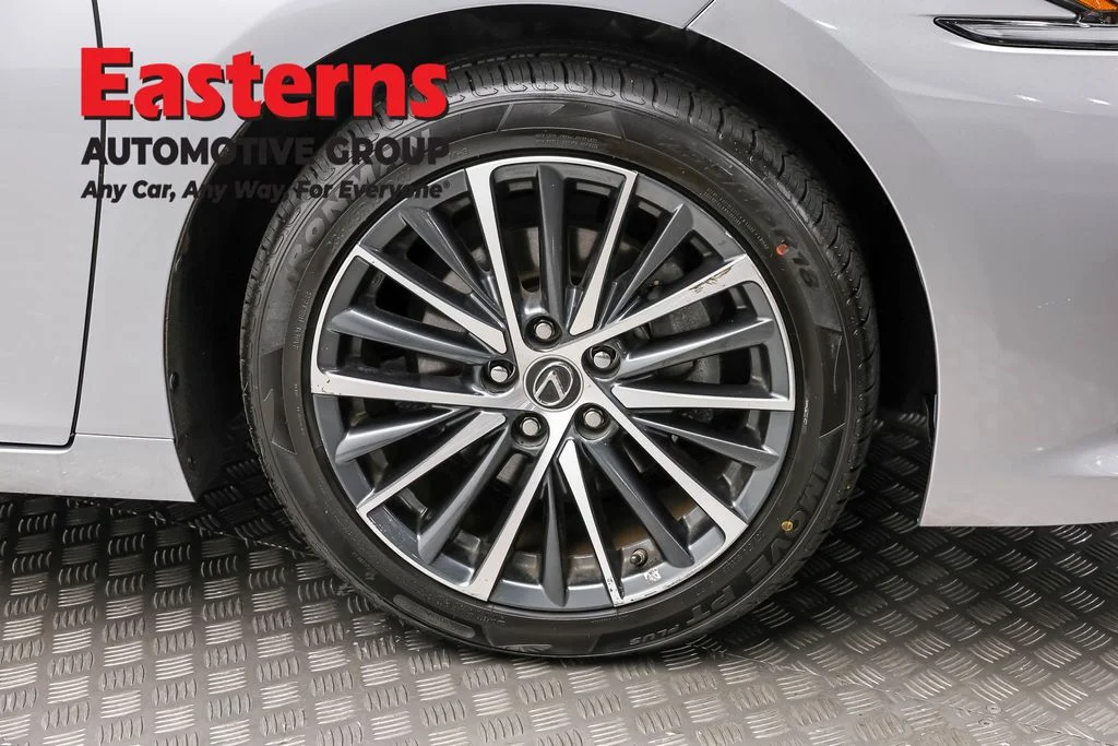 Used 2022 Silver Lexus 350 image 27