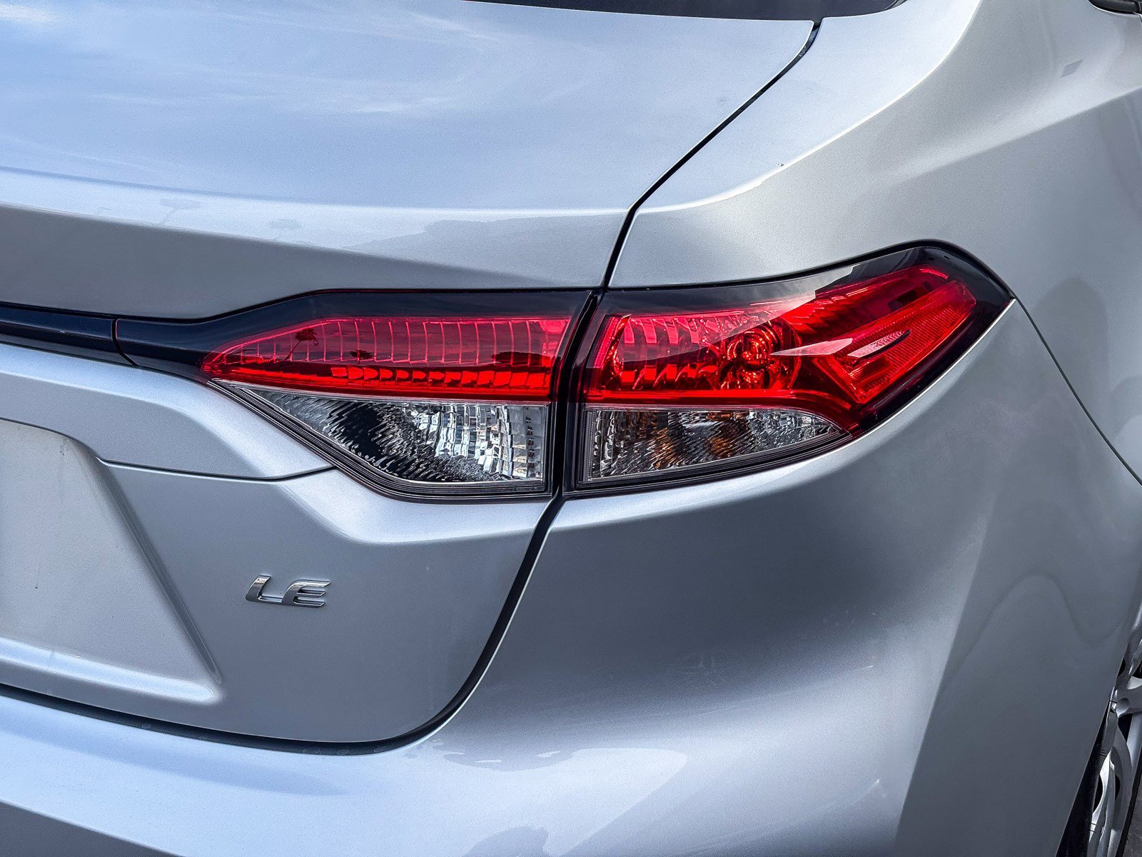 2025 Toyota Corolla LE - Photo 7