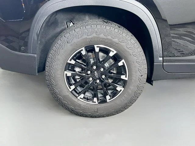 Used 2026 Black Chevrolet Z71 image 40