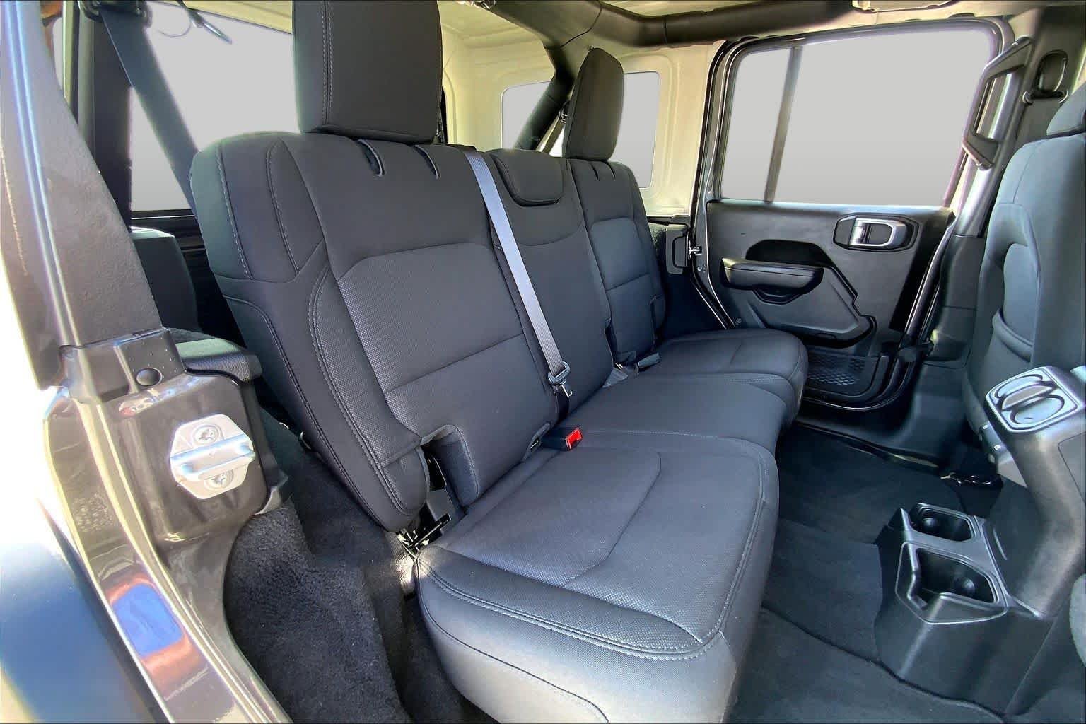 Used 2022 Granite Crystal Metallic Clearcoat Jeep Unlimited Sport S image 19