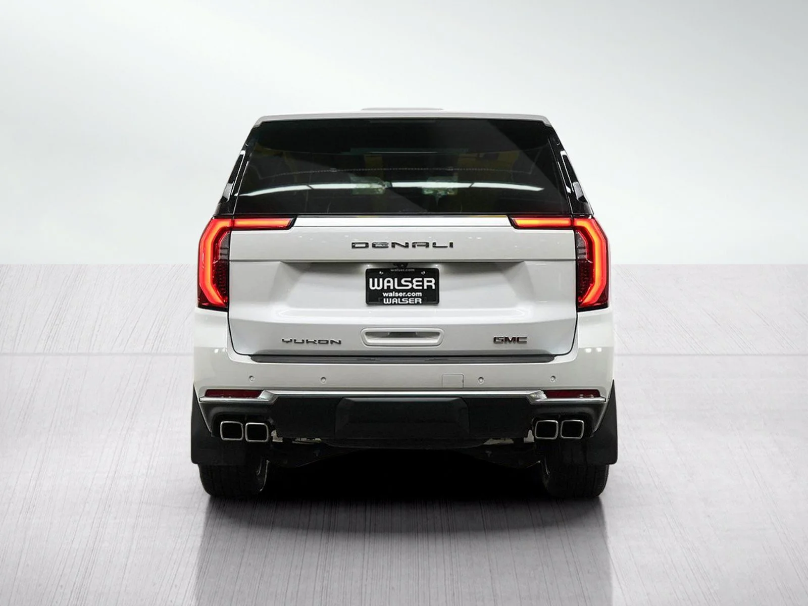Used 2025 White Frost Tricoat GMC Denali image 4
