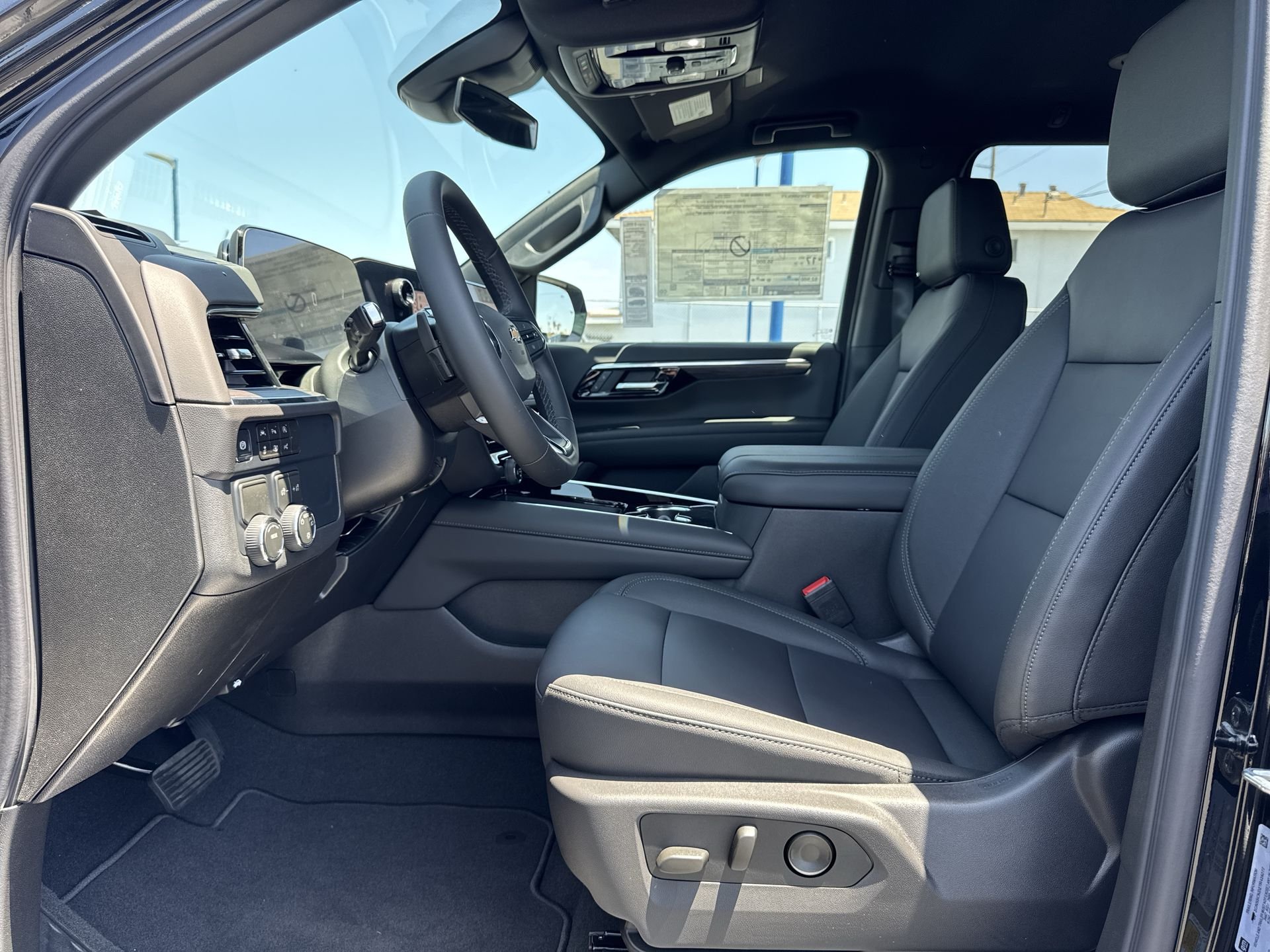 2026 Chevrolet Suburban LT - Photo 31