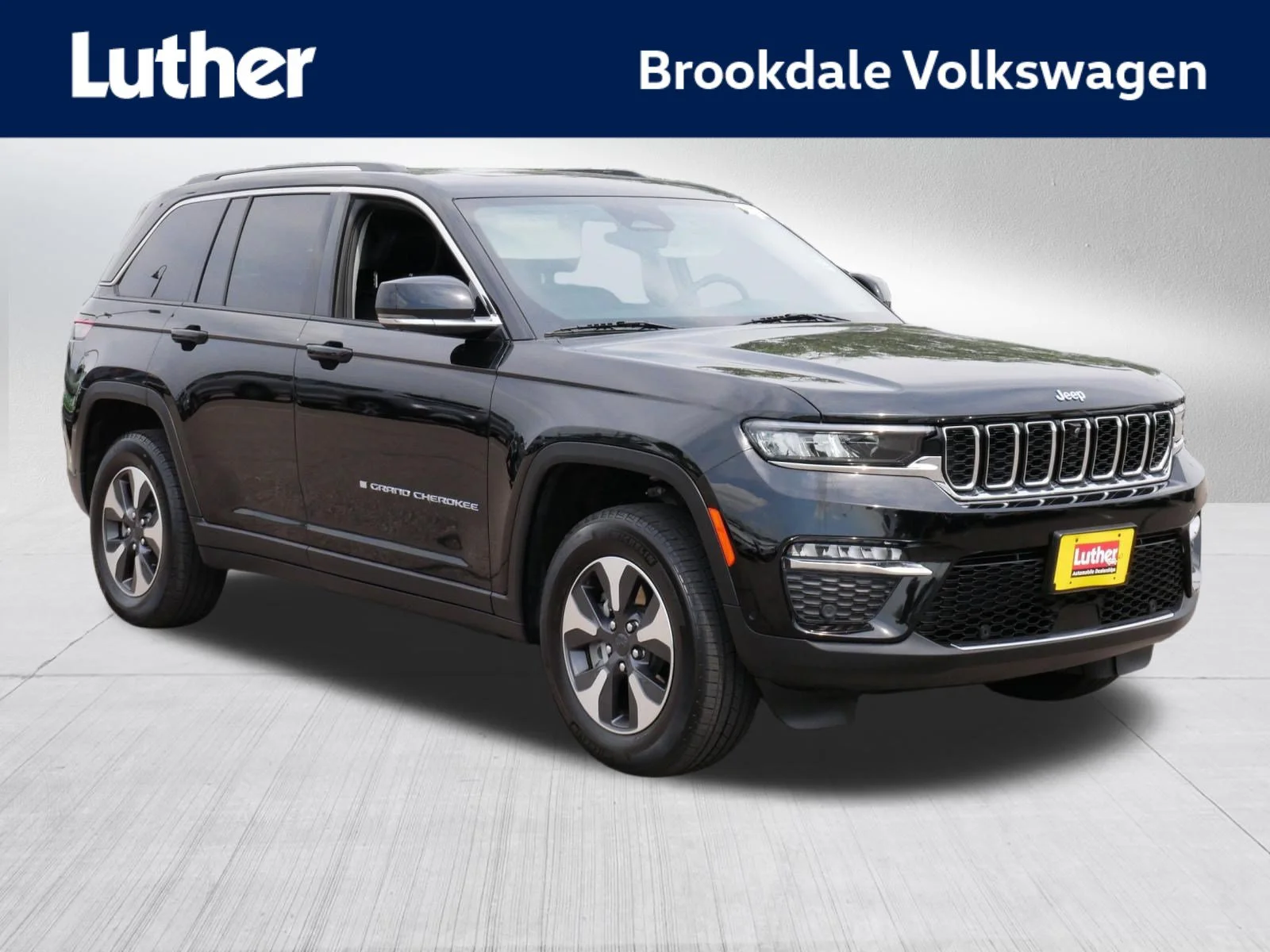 Used 2023 Diamond Black Crystal Pearlcoat Jeep  image 1