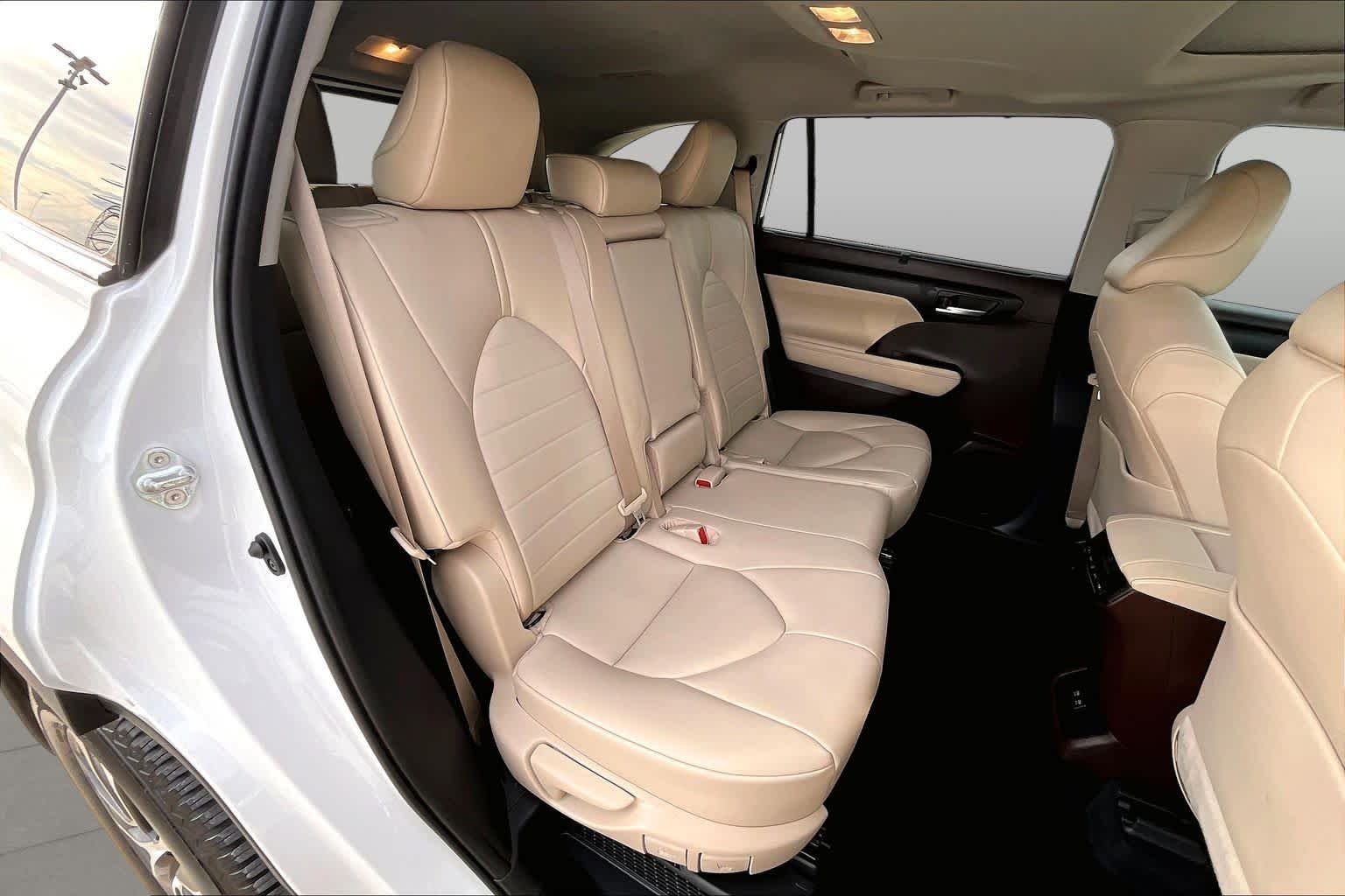 Used 2020 Blizzard Pearl Toyota Hybrid XLE image 20