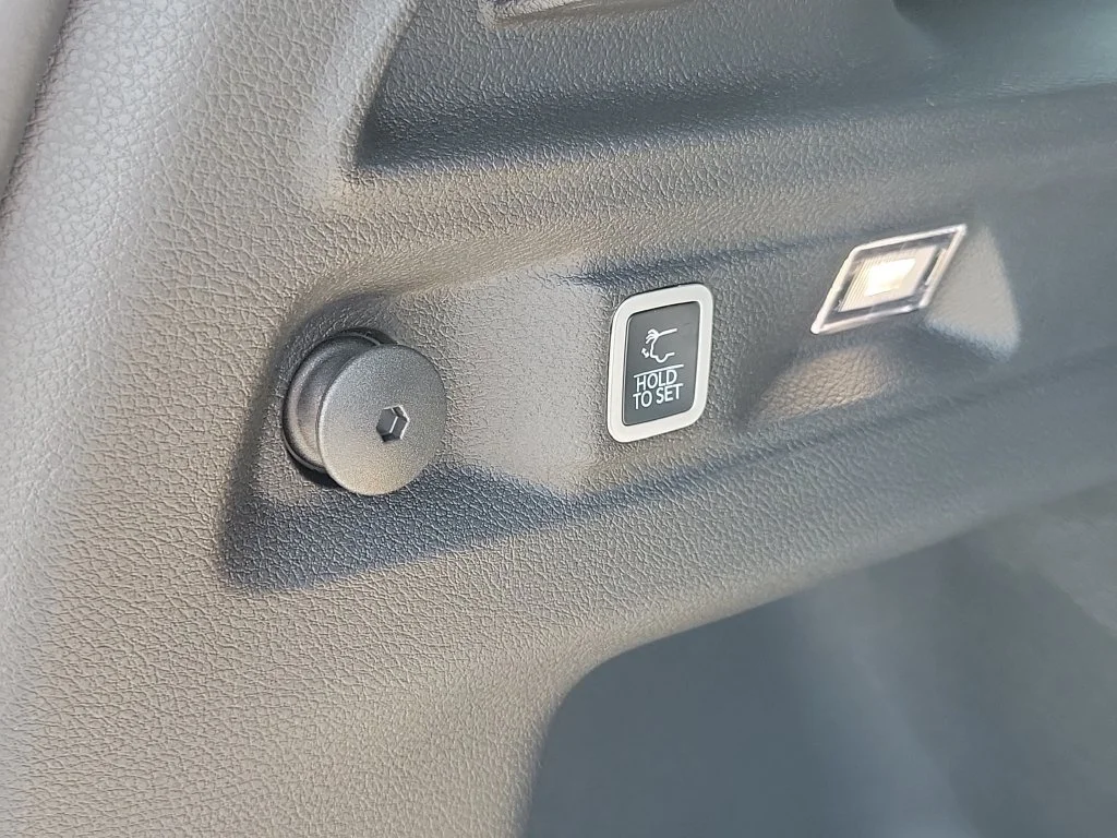 New 2027 Gray Jeep Laredo Altitude image 8