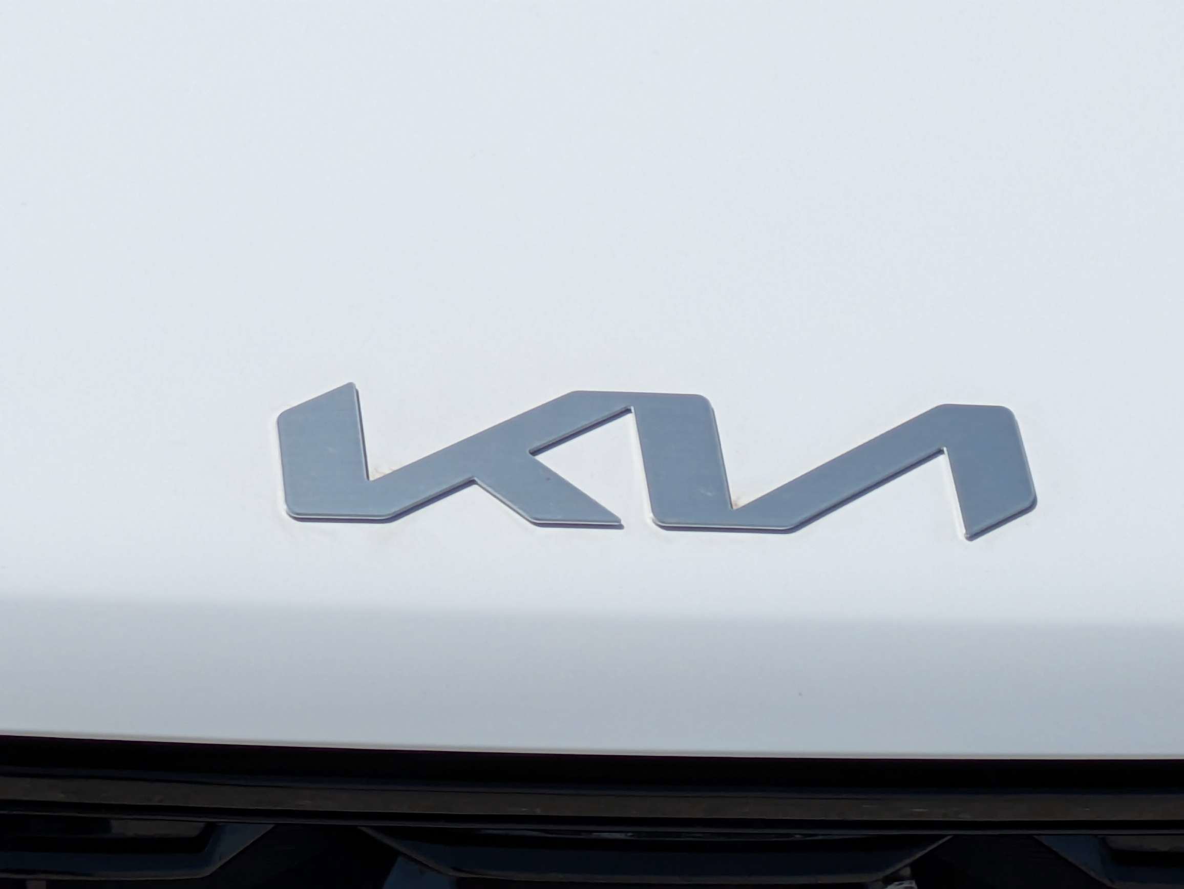 New 2026 Glacial White Kia S image 13