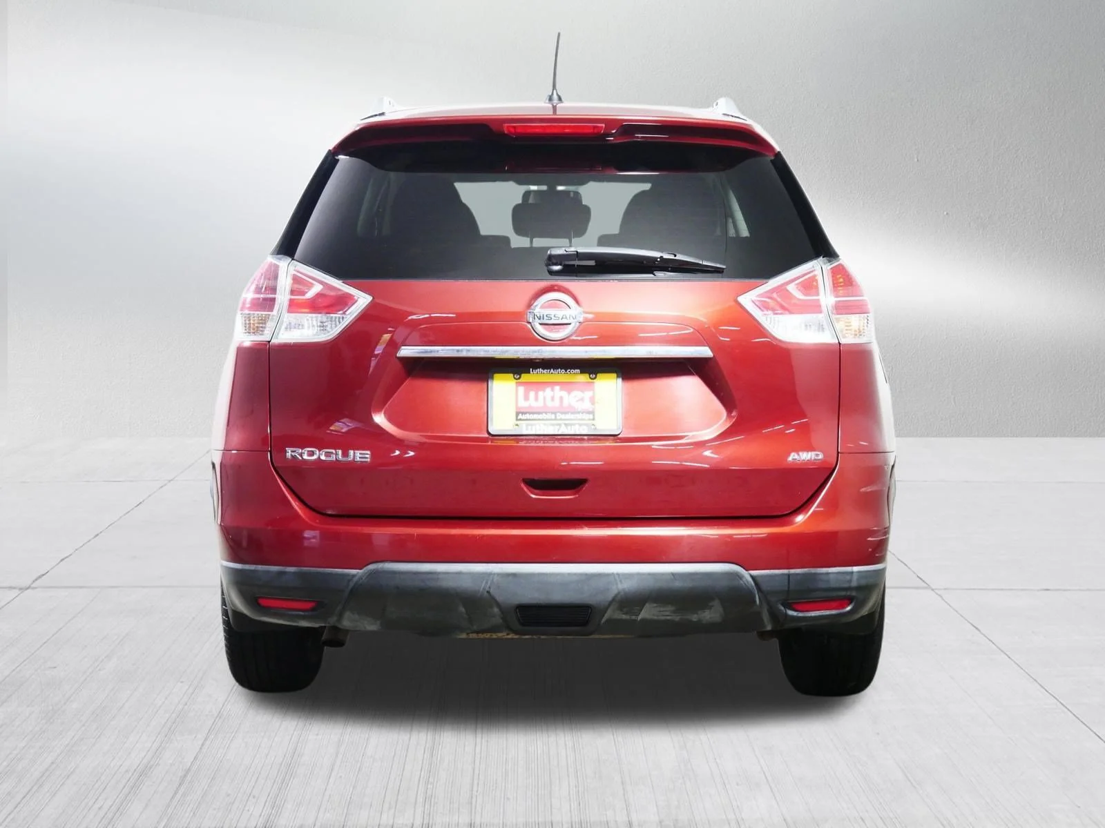 Used 2016 Cayenne Red Nissan S image 6