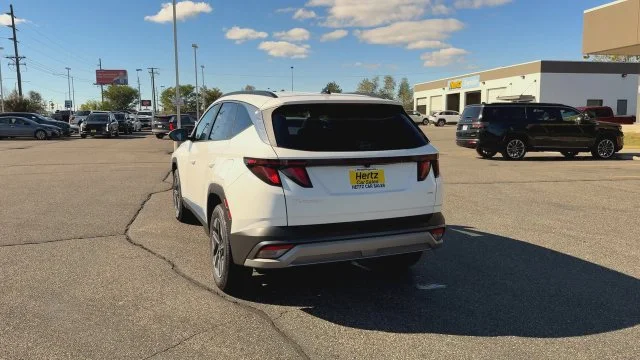 Used 2025 White Hyundai SEL image 7
