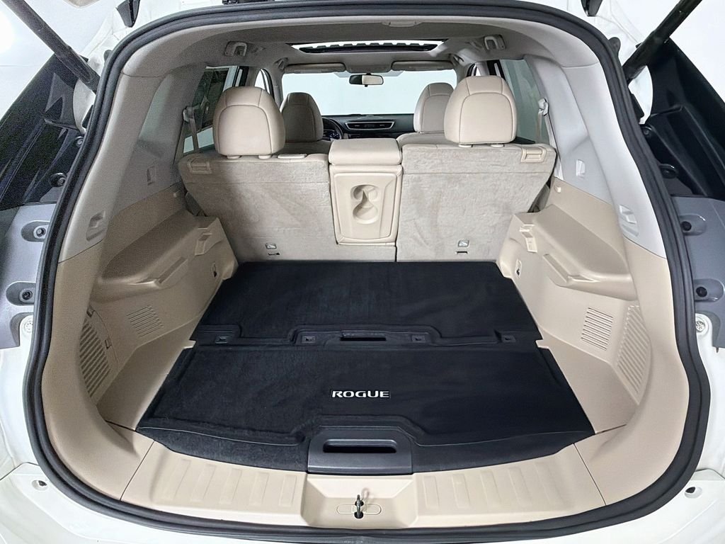Used 2016 Pearl White Nissan SL image 28