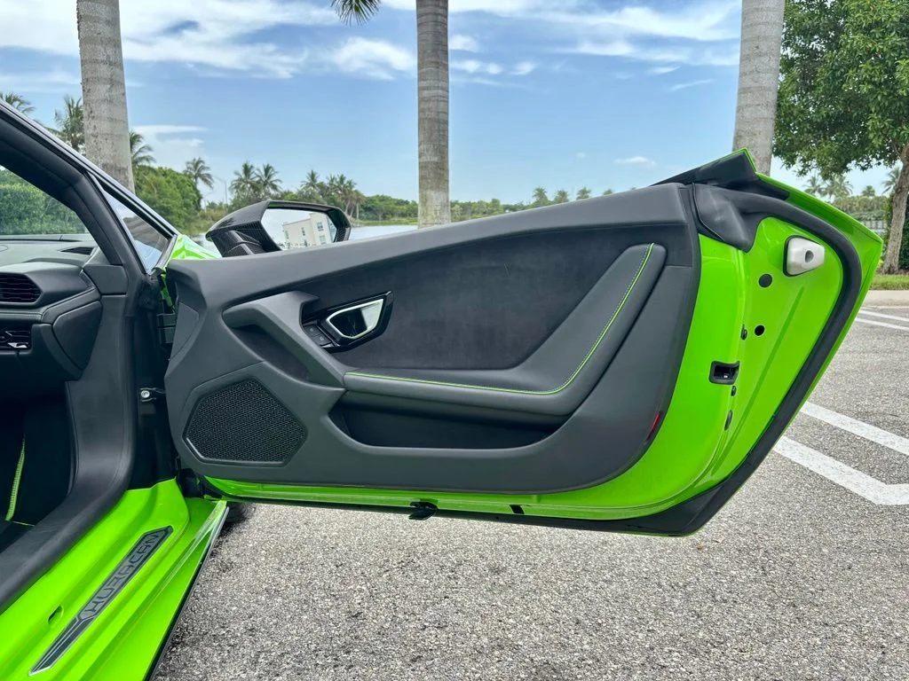 Used 2021 Verde Mantis Pearl Lamborghini  image 22