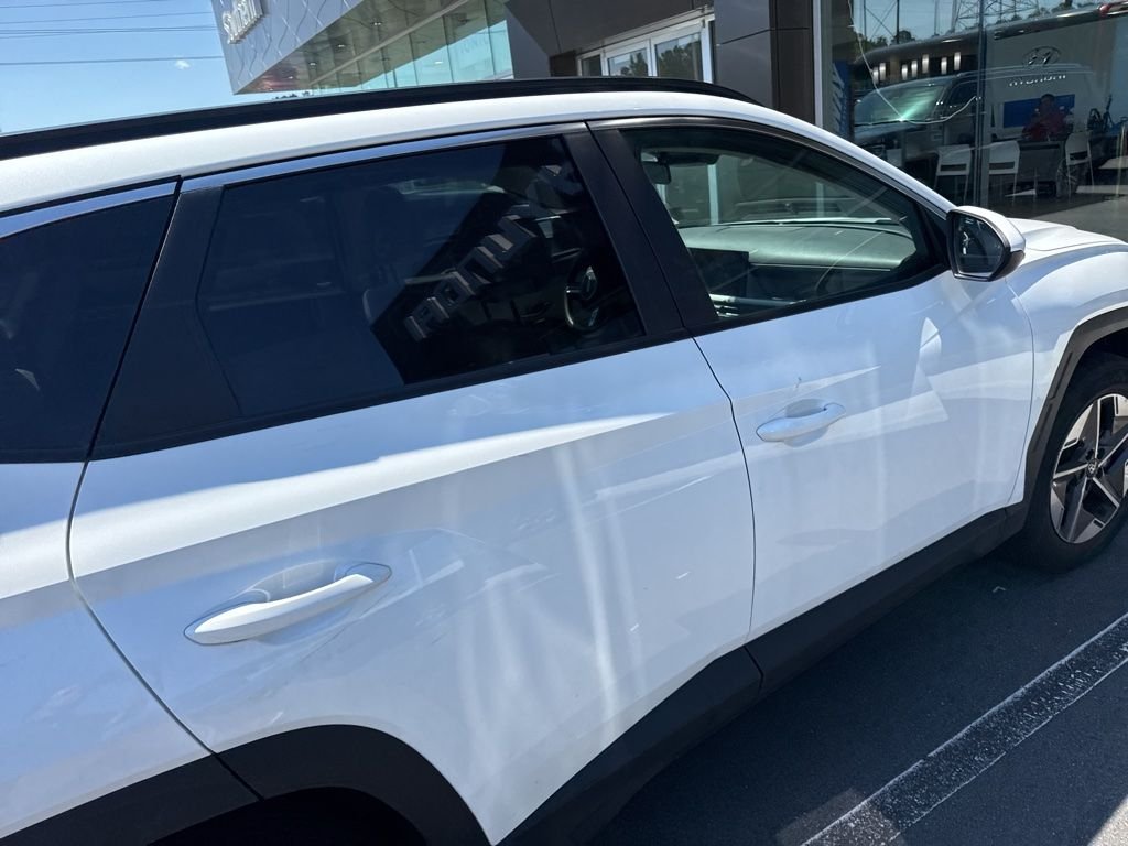 Used 2025 White Hyundai SEL image 12