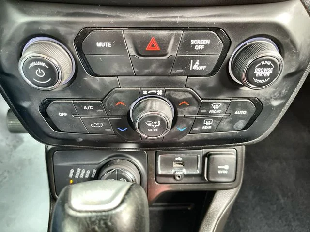 Used 2021 Gray Jeep Trailhawk image 18