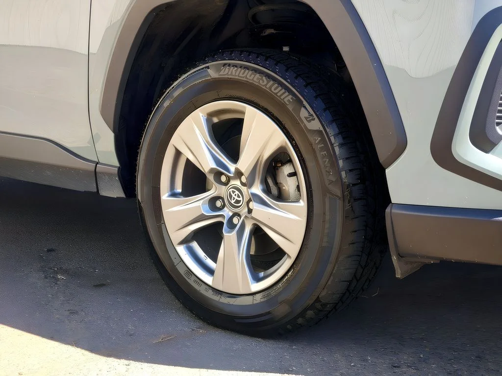 2023 Toyota RAV4 XLE - Photo 9