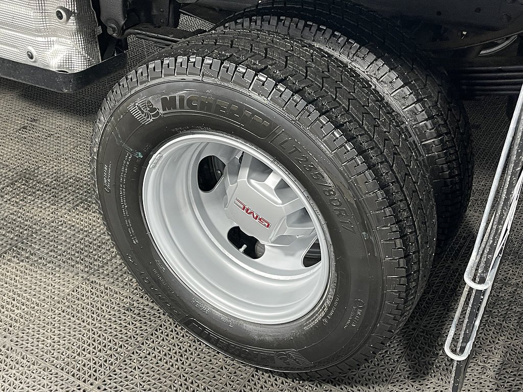 2026 GMC Sierra 3500 Chassis Cab Pro - Photo 14