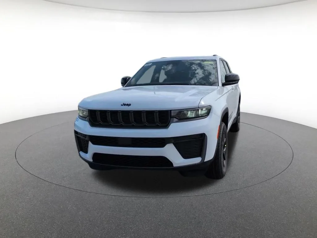 New 2026 White Jeep Altitude image 13