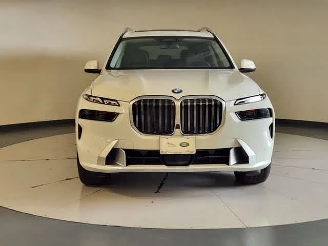 Used 2025 Alpine White BMW xDrive40i image 9