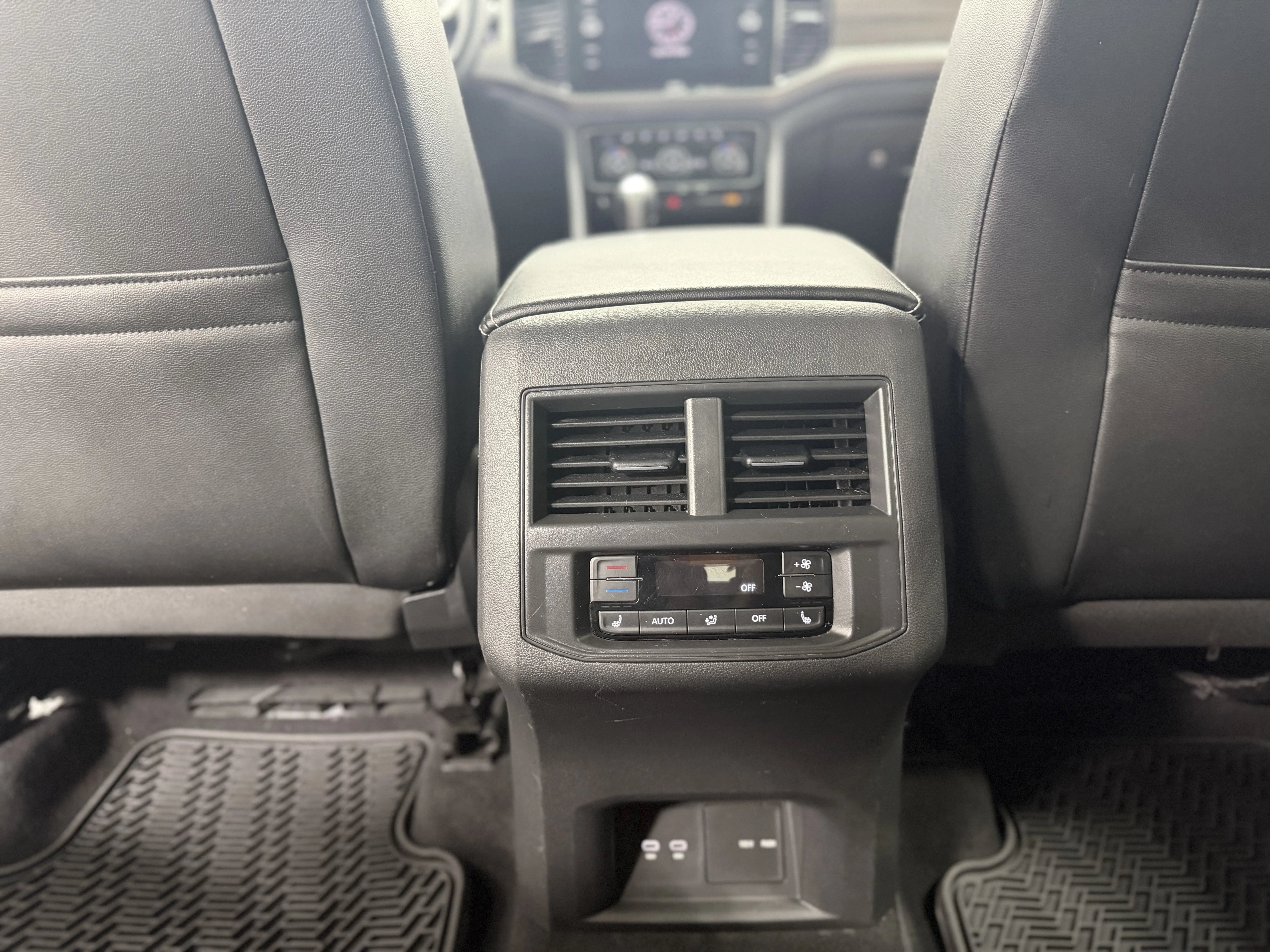 Used 2021  Volkswagen 3.6L V6 SEL Premium image 29