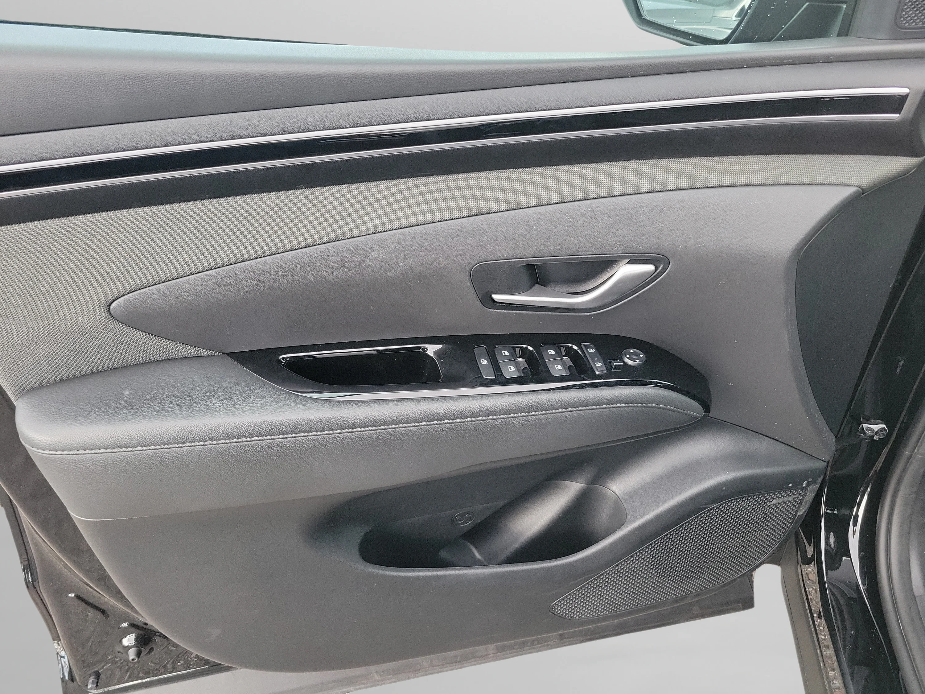 Used 2023 Phantom Black Hyundai Limited image 19