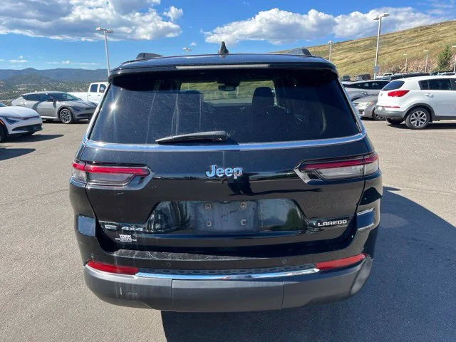 Used 2021 Diamond Black Crystal Pearlcoat Jeep Laredo image 9