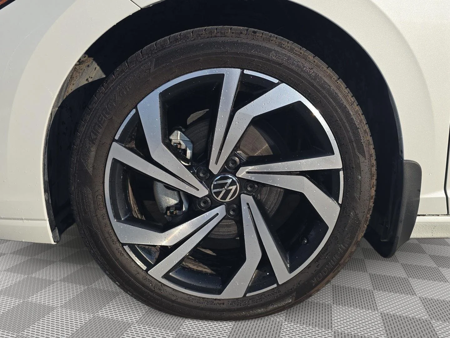 Certified Used 2025 WHITE Volkswagen SEL image 23