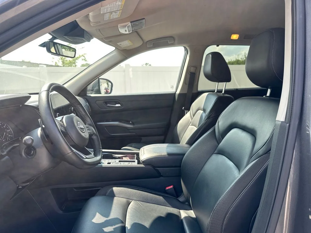 Used 2025 Gray Nissan SL image 41