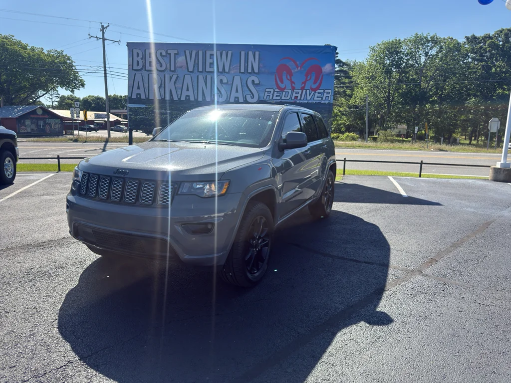 2020 Jeep Grand Cherokee Altitude 4WD's photo