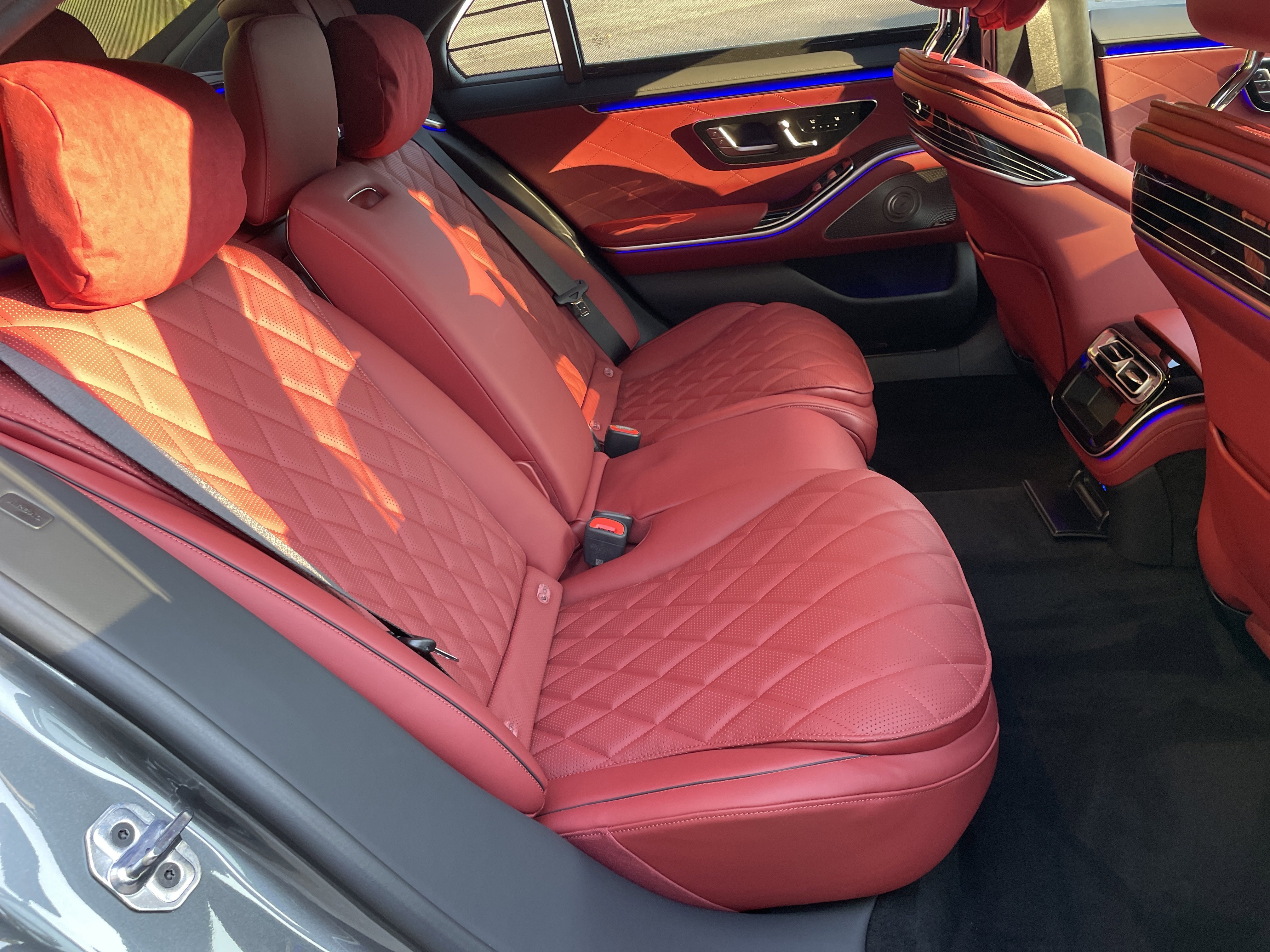 New 2026 MANUFAKTUR Signature Graphite Metallic Mercedes-Benz S 580 4MATIC® Sedan image 39