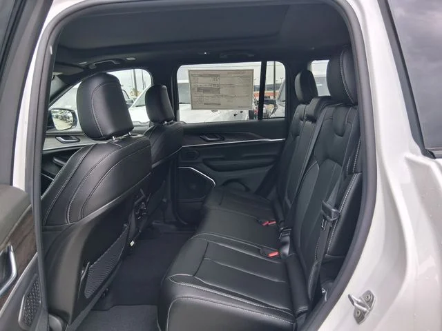 New 2026 Bright White Clear-Coat Exterior Paint Jeep Limited image 21