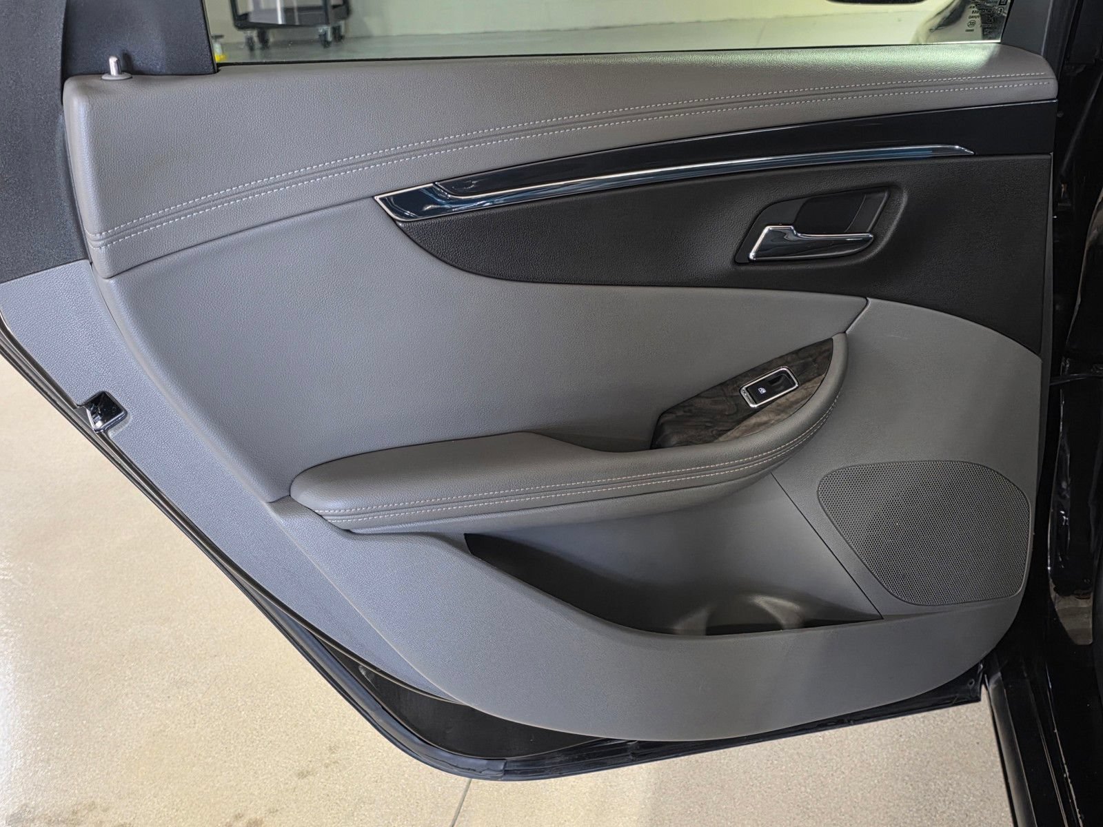 Used 2015 BLACK Chevrolet LTZ image 10