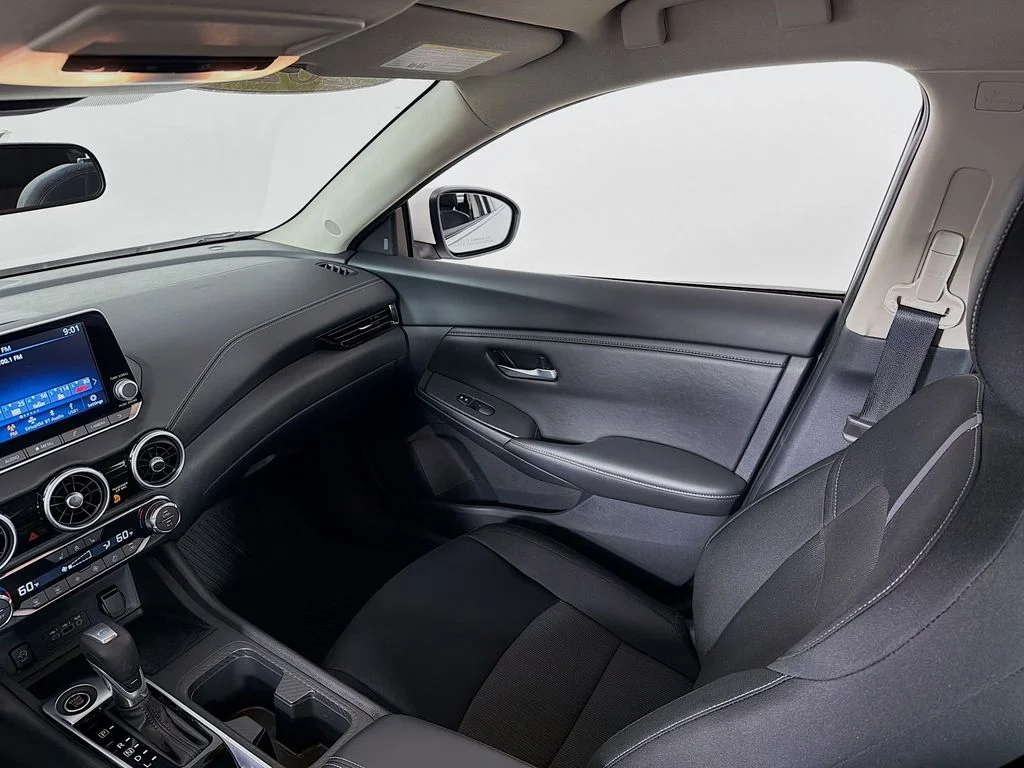 Used 2025 Aspen White Tricoat Nissan SV image 22