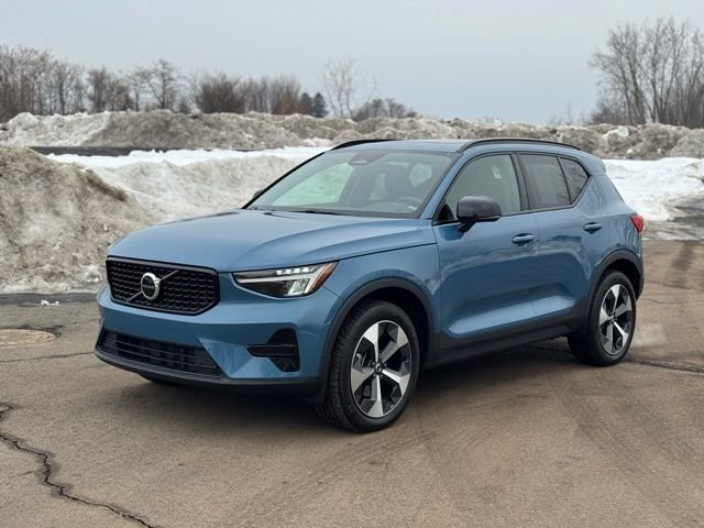 2024 Volvo XC40 Core