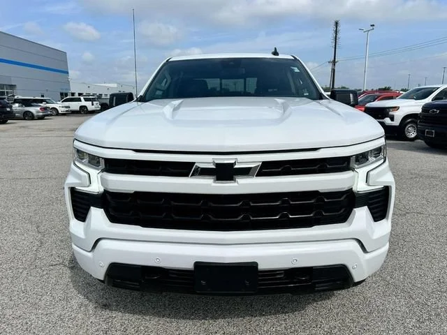 Used 2024 Summit White Chevrolet RST image 9