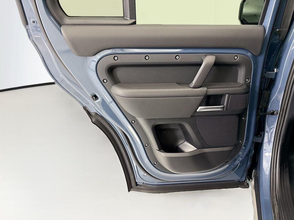 New 2026 Tasman Blue LAND ROVER S image 25