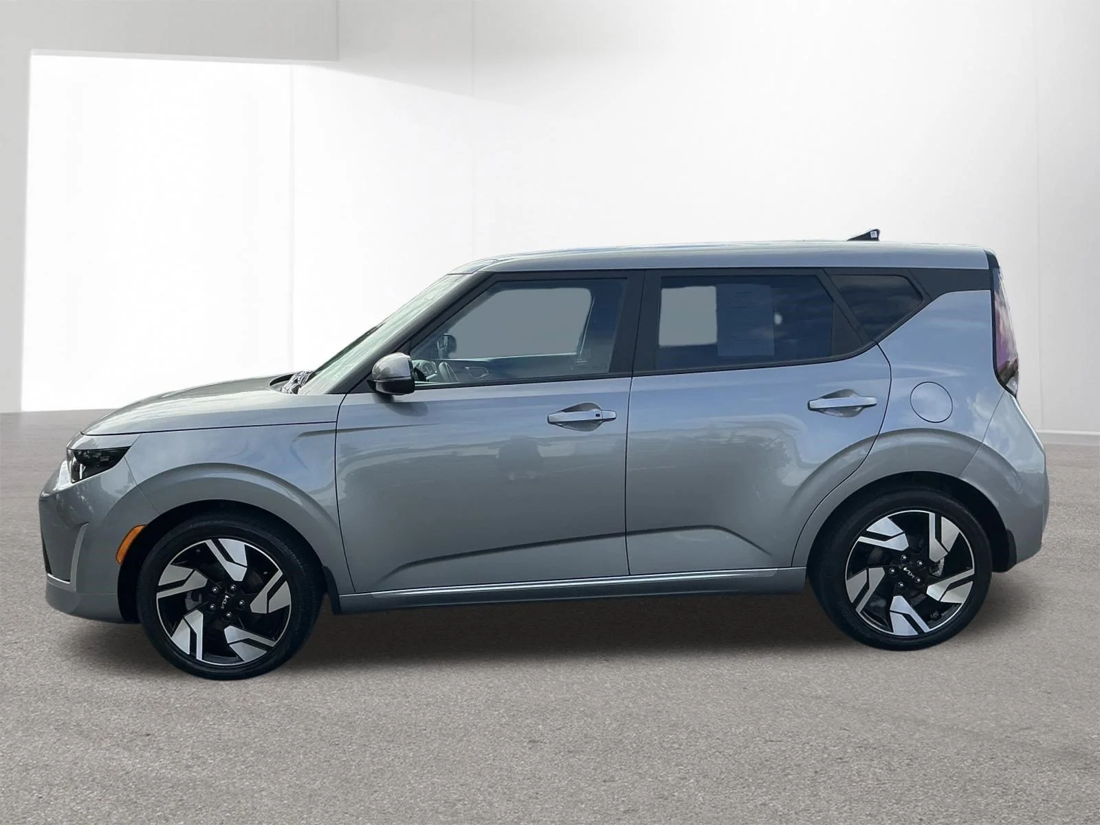 Used 2025 Steel Gray Kia GT-Line image 6