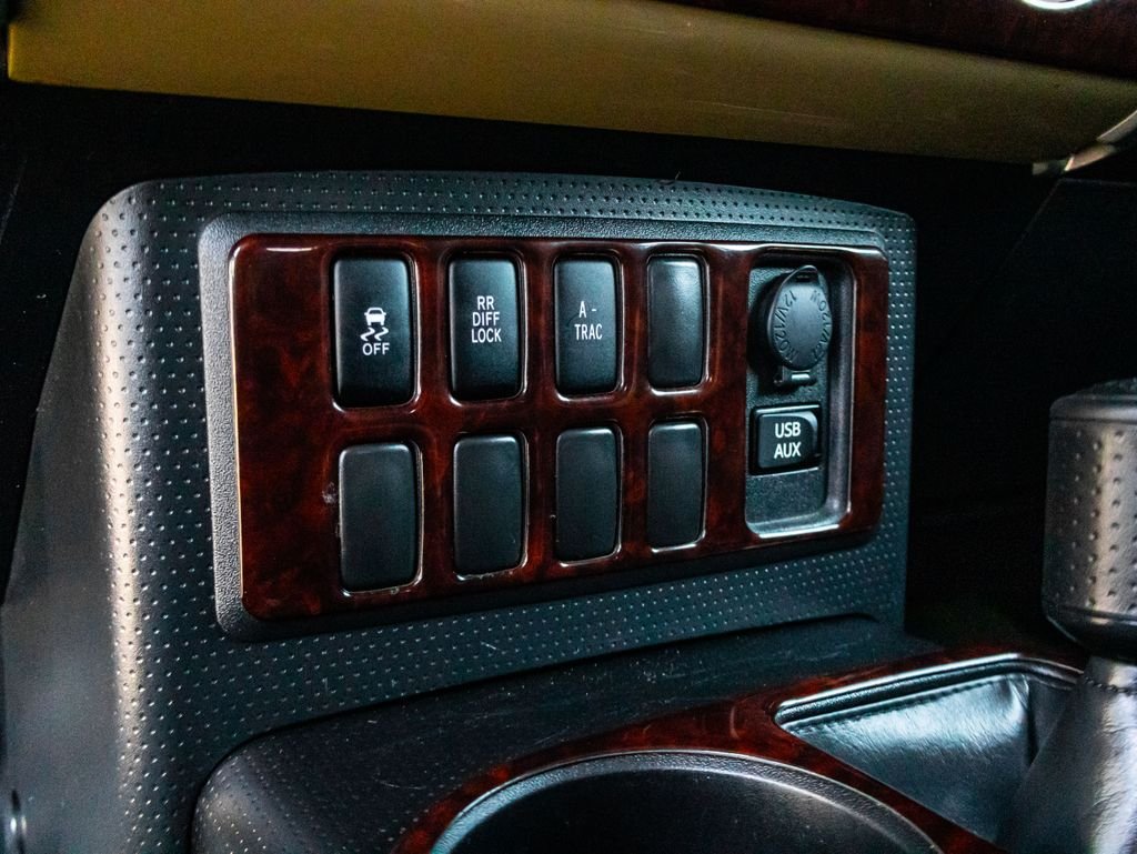 Used 2012  Toyota Base image 36